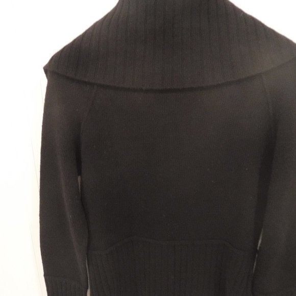 Woman's Sweater - Picture 3 of 3